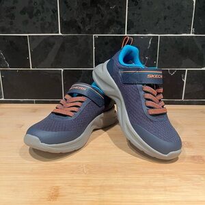 New Skechers Boy's Dynamatic Swift Tread Sneakers Size 11 Girls Casual Comfort